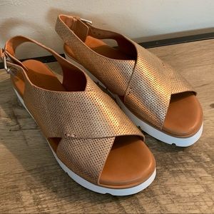 GENTLE SOULS Metallic Gold LEATHER Kiki COMFORT Platform SANDALS    8.5